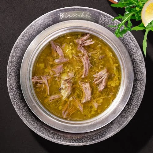 Göktürk Birecikli Restoran'da geleneksel Gaziantep Beyran çorbası servisi